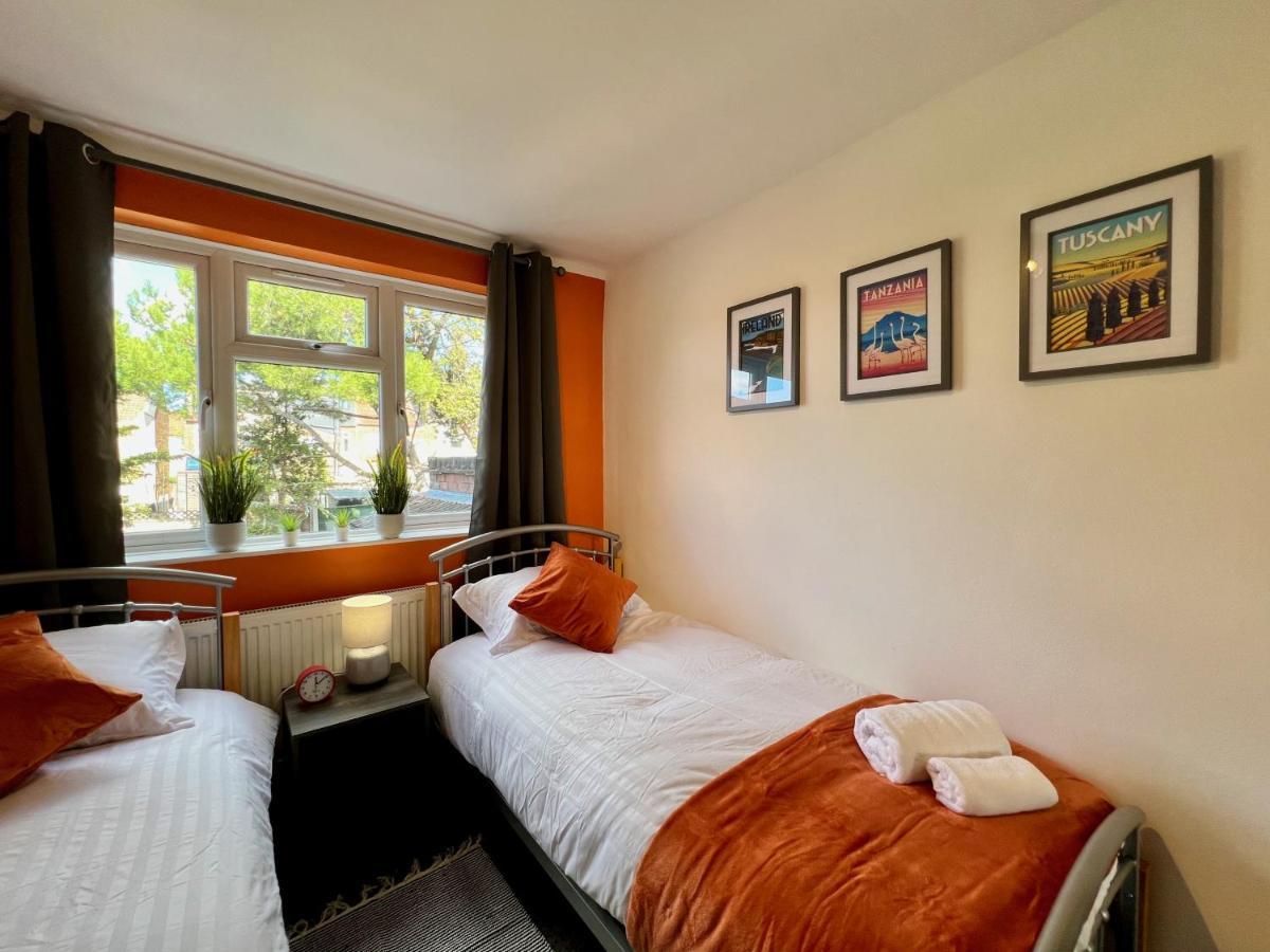 Clarence House 3 Bedrooms 8min To Station E17 North East Сasa de vacaciones *