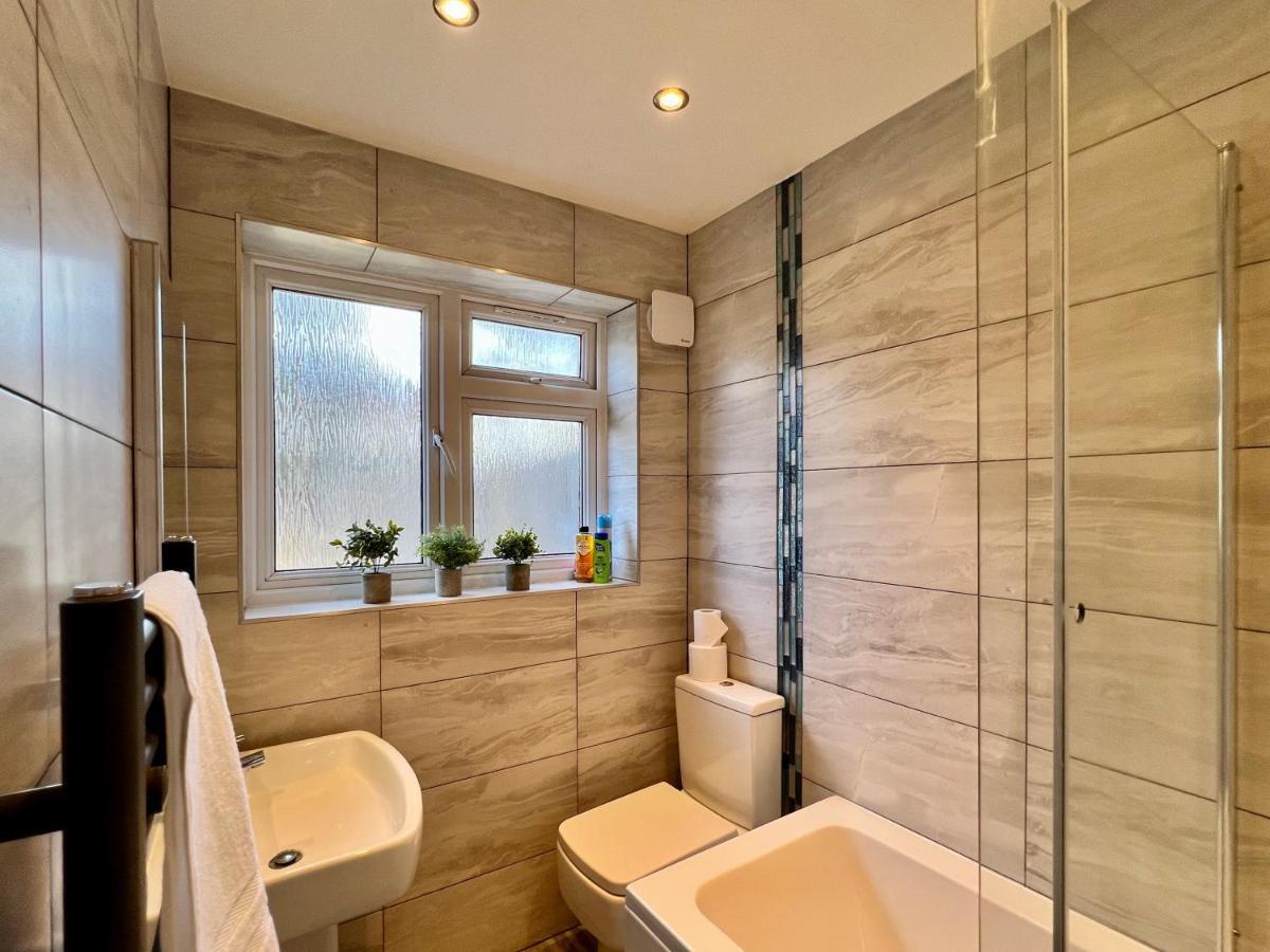 Clarence House 3 Bedrooms 8min To Station E17 North East * Londres