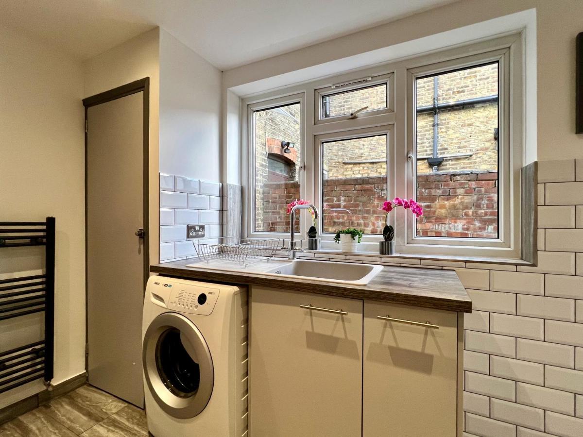 Clarence House 3 Bedrooms 8min To Station E17 North East Сasa de vacaciones Londres