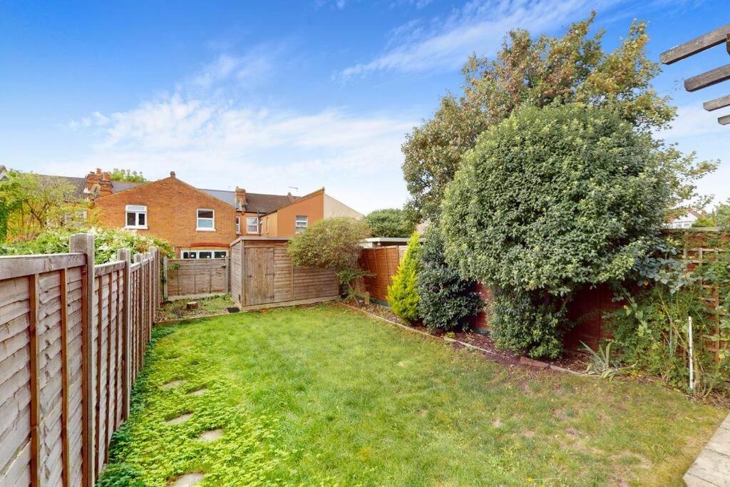Apartamento Spacious 2bd Cricklewood *