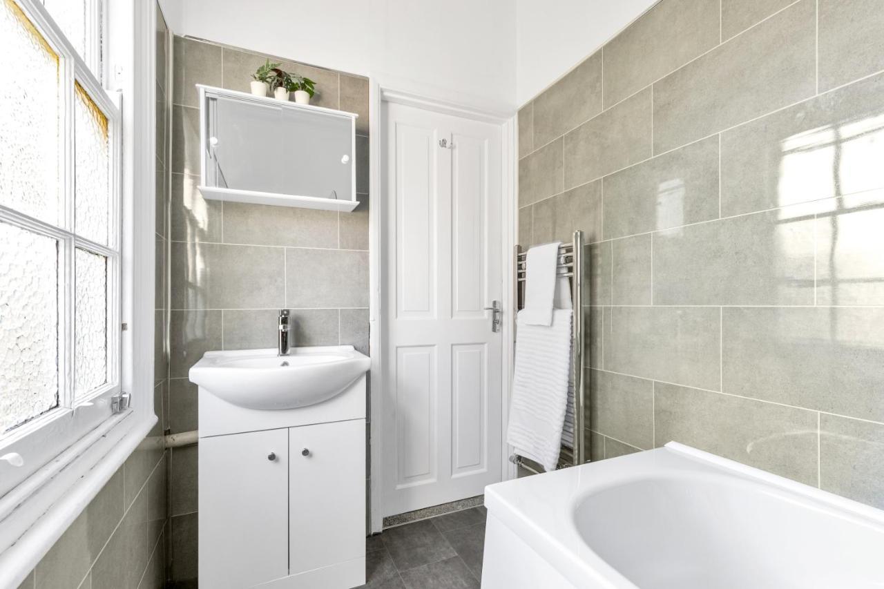 Modern Two Bedroom With Free Parking! Appartement Londres