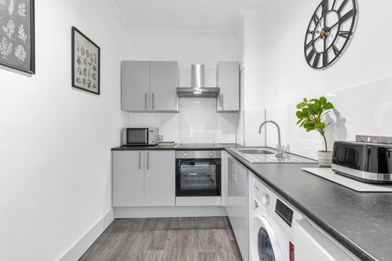 Modern Two Bedroom With Free Parking! Londres