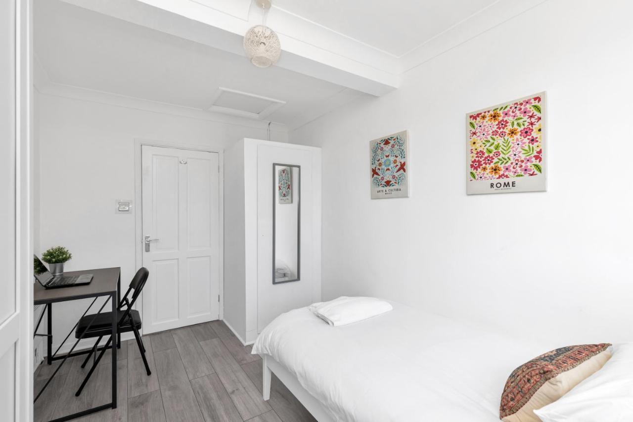 Modern Two Bedroom With Free Parking! Appartement