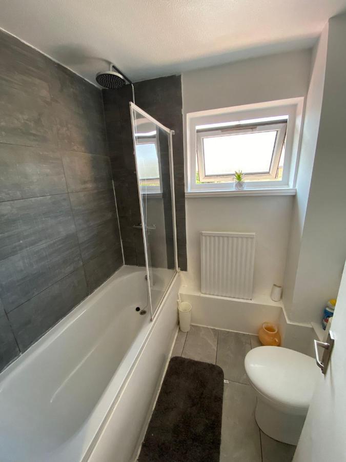 Single And Doubles Close To Homestay *