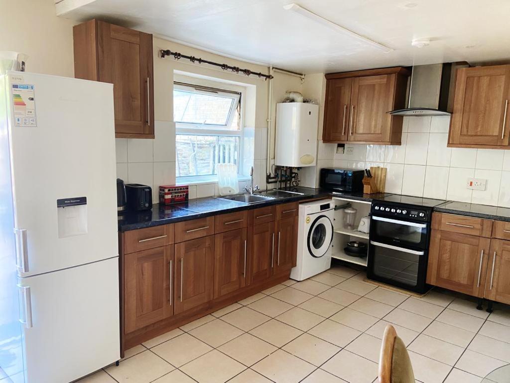 Single And Doubles Close To Homestay