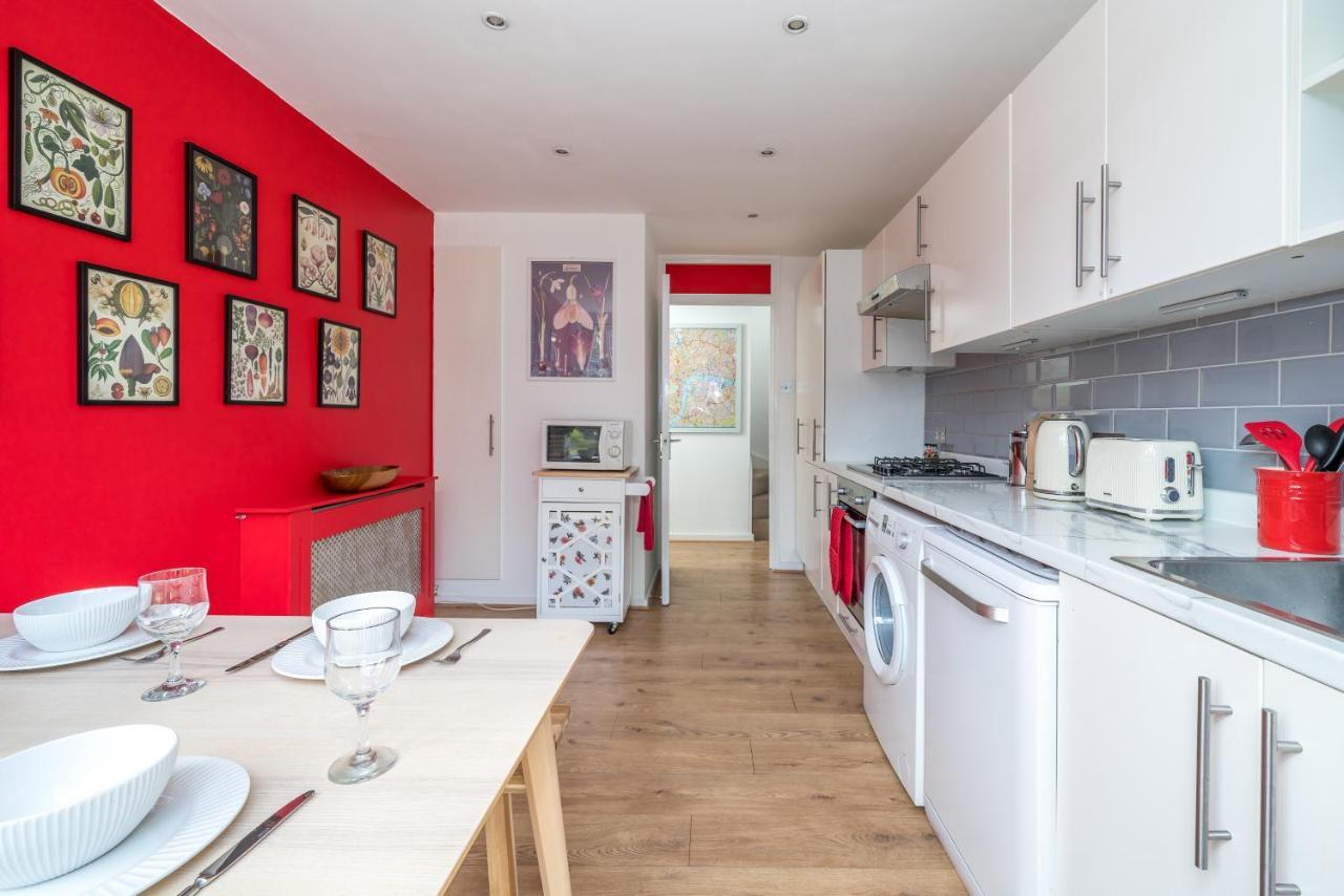 Apartamento Striking Flat With Charming Garden And Desk *