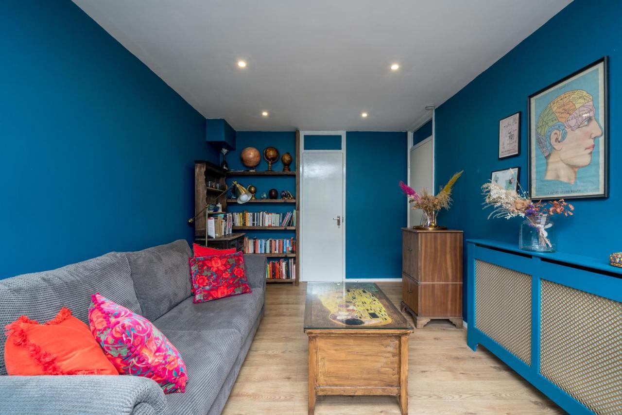 Striking Flat With Charming Garden And Desk Apartamento *