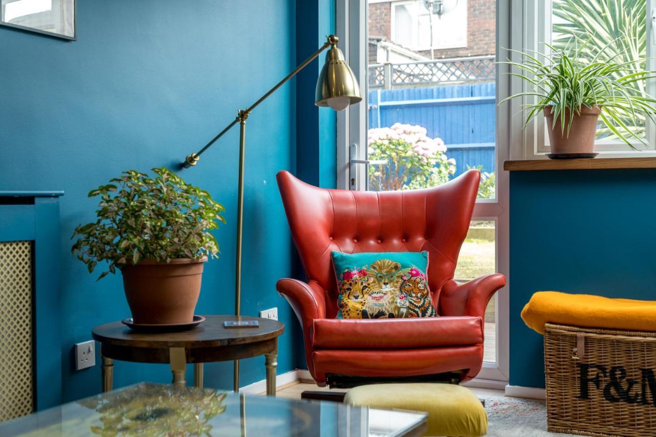 Apartamento Striking Flat With Charming Garden And Desk *