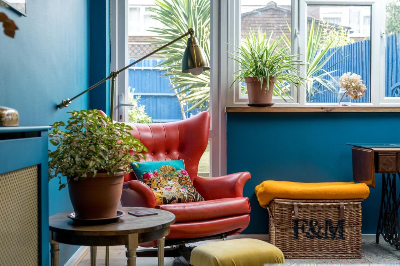 Striking Flat With Charming Garden And Desk Apartamento *