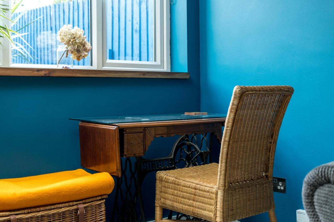 Apartamento Striking Flat With Charming Garden And Desk *