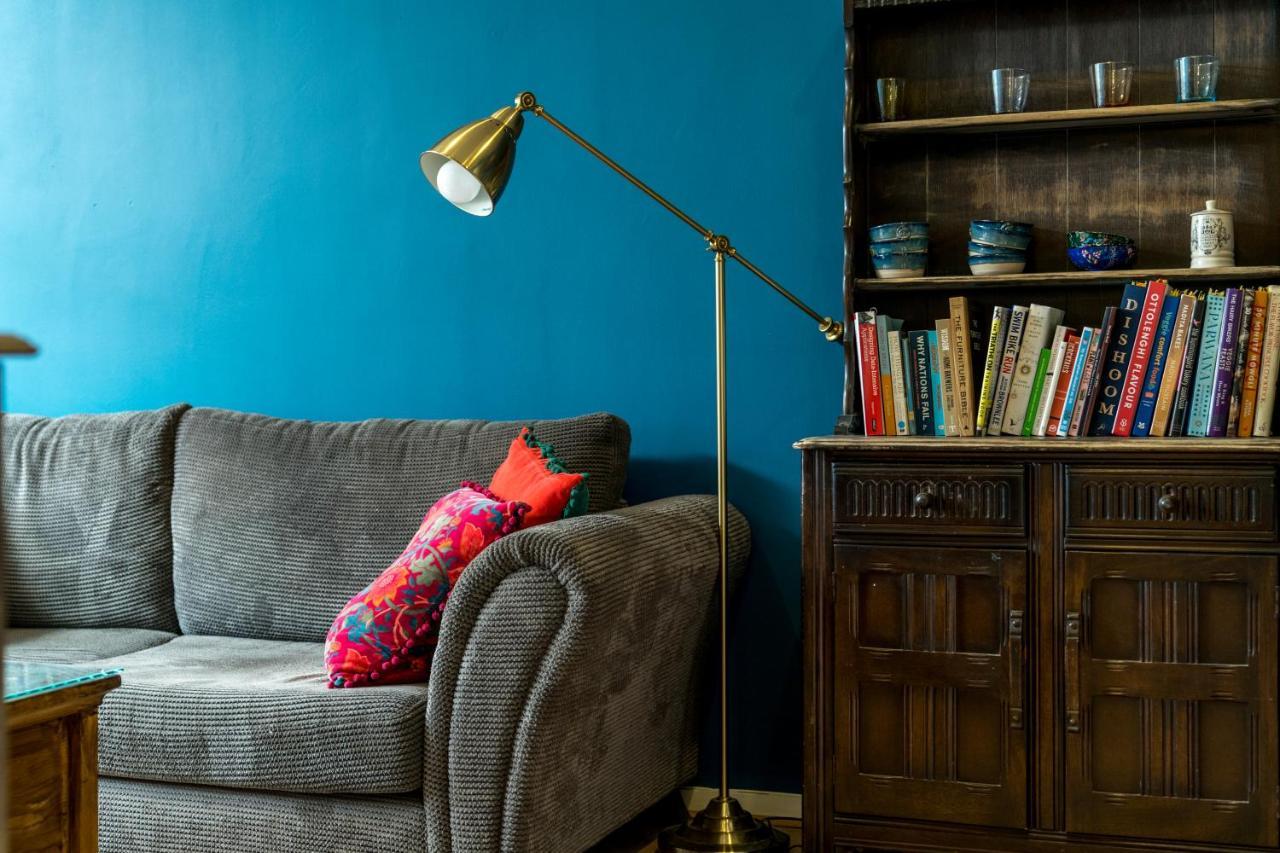 Striking Flat With Charming Garden And Desk Apartamento Londres