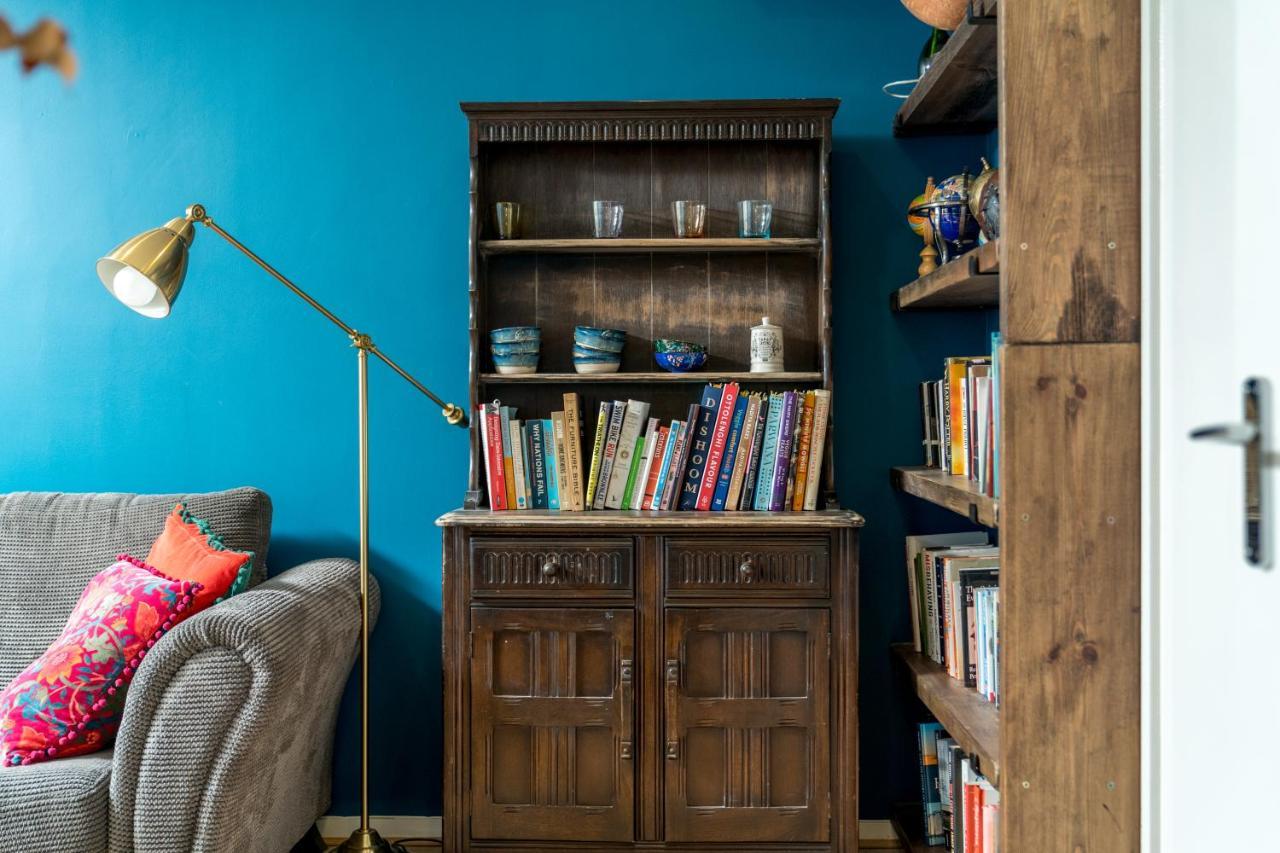 Apartamento Striking Flat With Charming Garden And Desk *