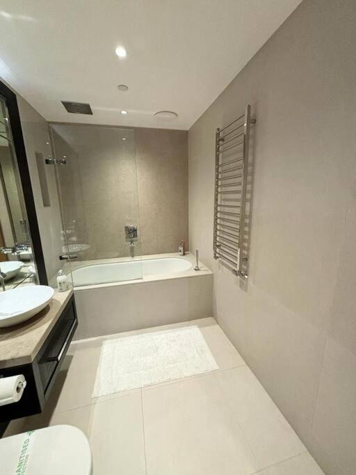 Luxury 2br Apt At C House Near Buckingham Palace *