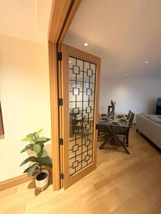 Luxury 2br Apt At C House Near Buckingham Palace