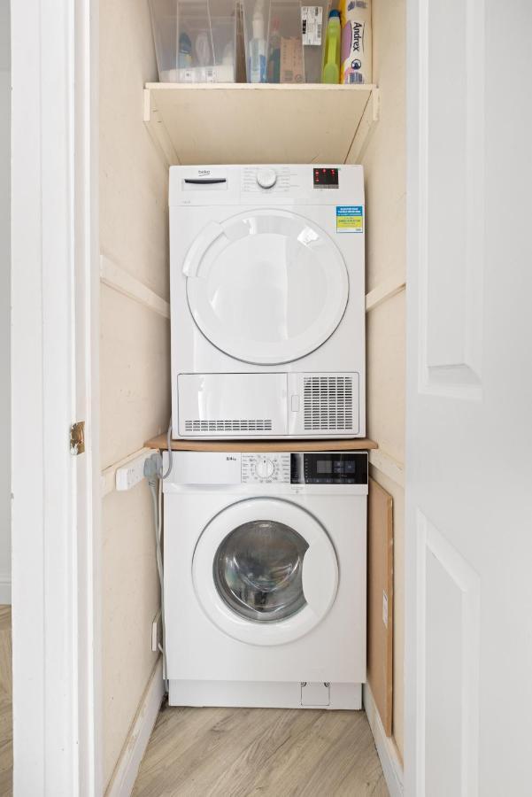 Tranquil 1 Bed Flat In East * London