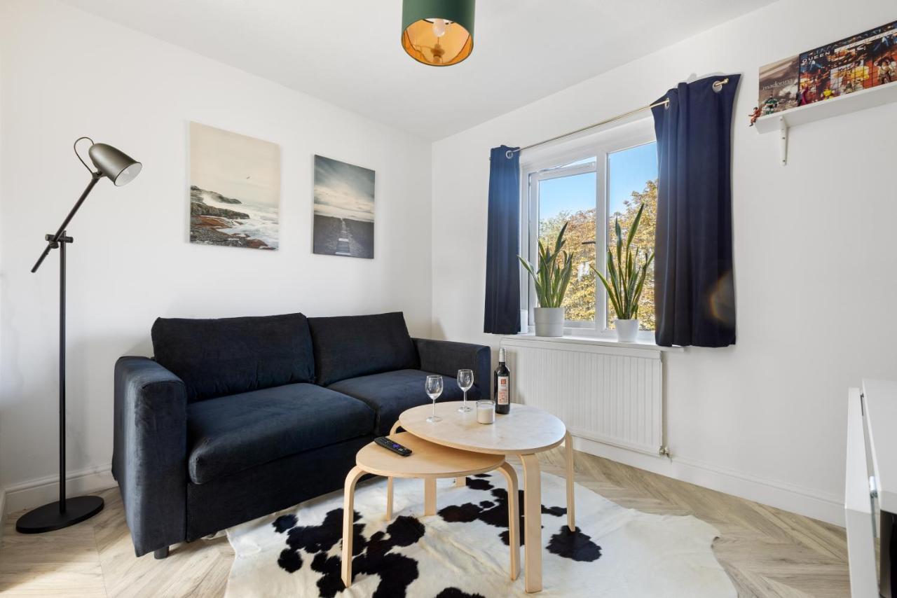 Tranquil 1 Bed Flat In East Apartment *