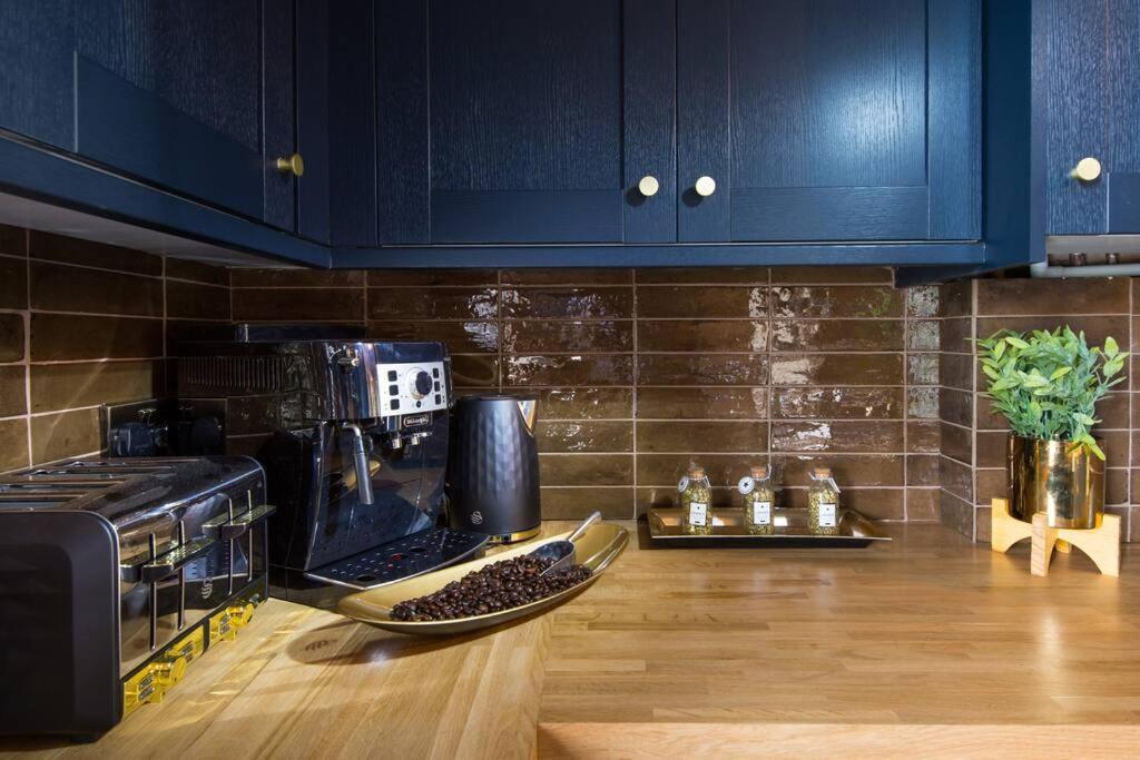 Lux Versace Pad Sleeps 10 Hot Tub, Cinema & Games * Londres