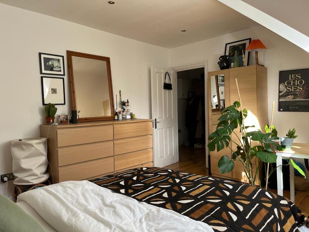 2 Bedroom Floor Flat, West Dulwich Free Street Parking * Londres