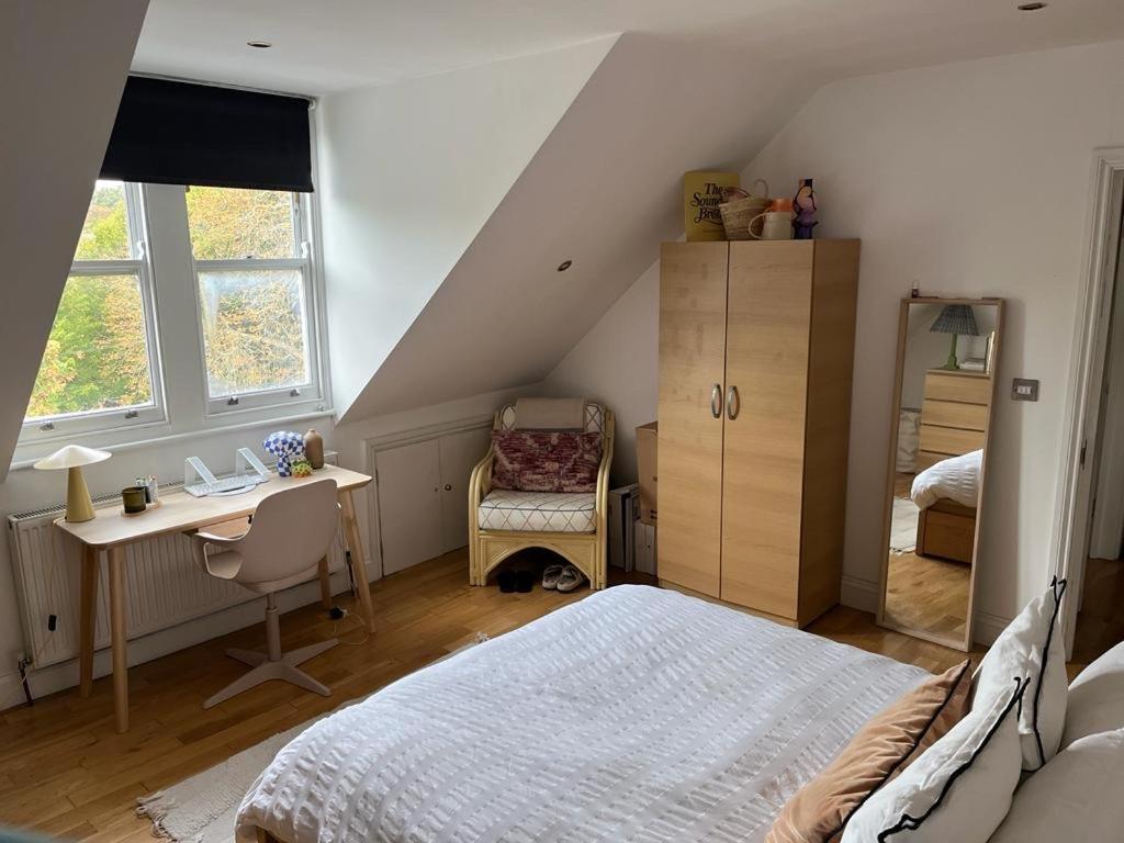 2 Bedroom Floor Flat, West Dulwich Free Street Parking *