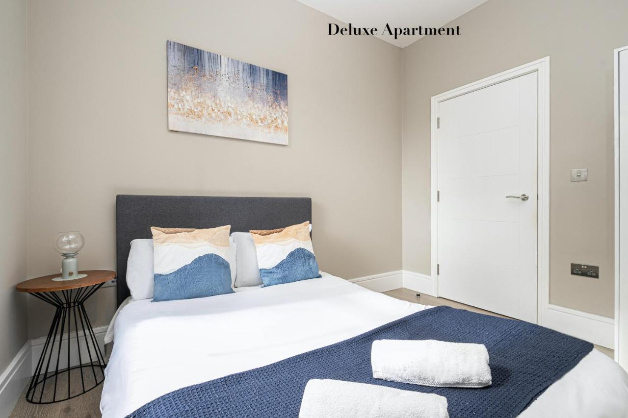 Superb Opposite Edgware Road Station * Londres