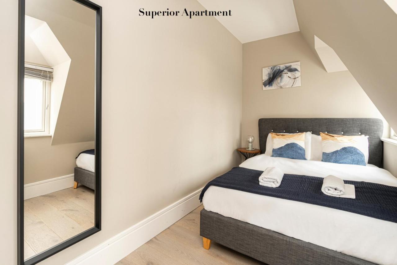 Superb Opposite Edgware Road Station Londres
