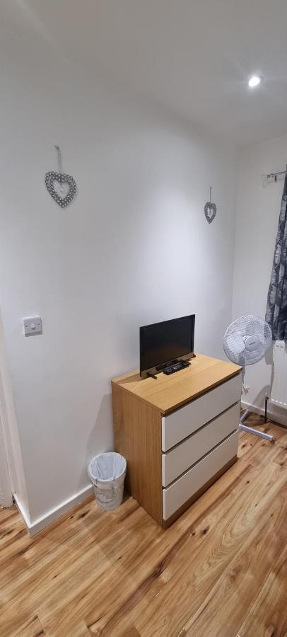 Beautiful With Free On Street Parking In Sydenham Habitación en casa particular