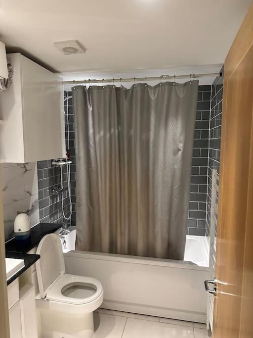 Specious In Canning Town * Londres
