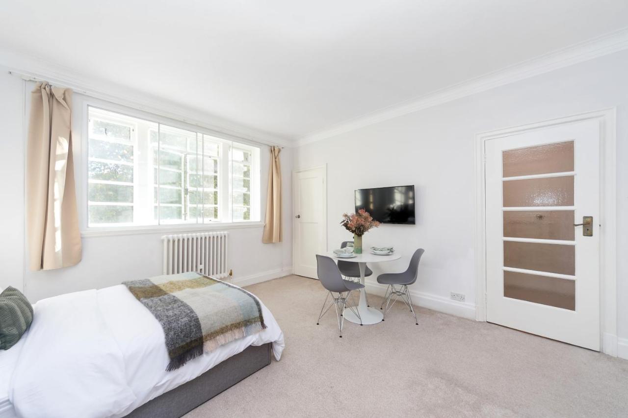 Apartment Beautifully Presented Centrally Located *