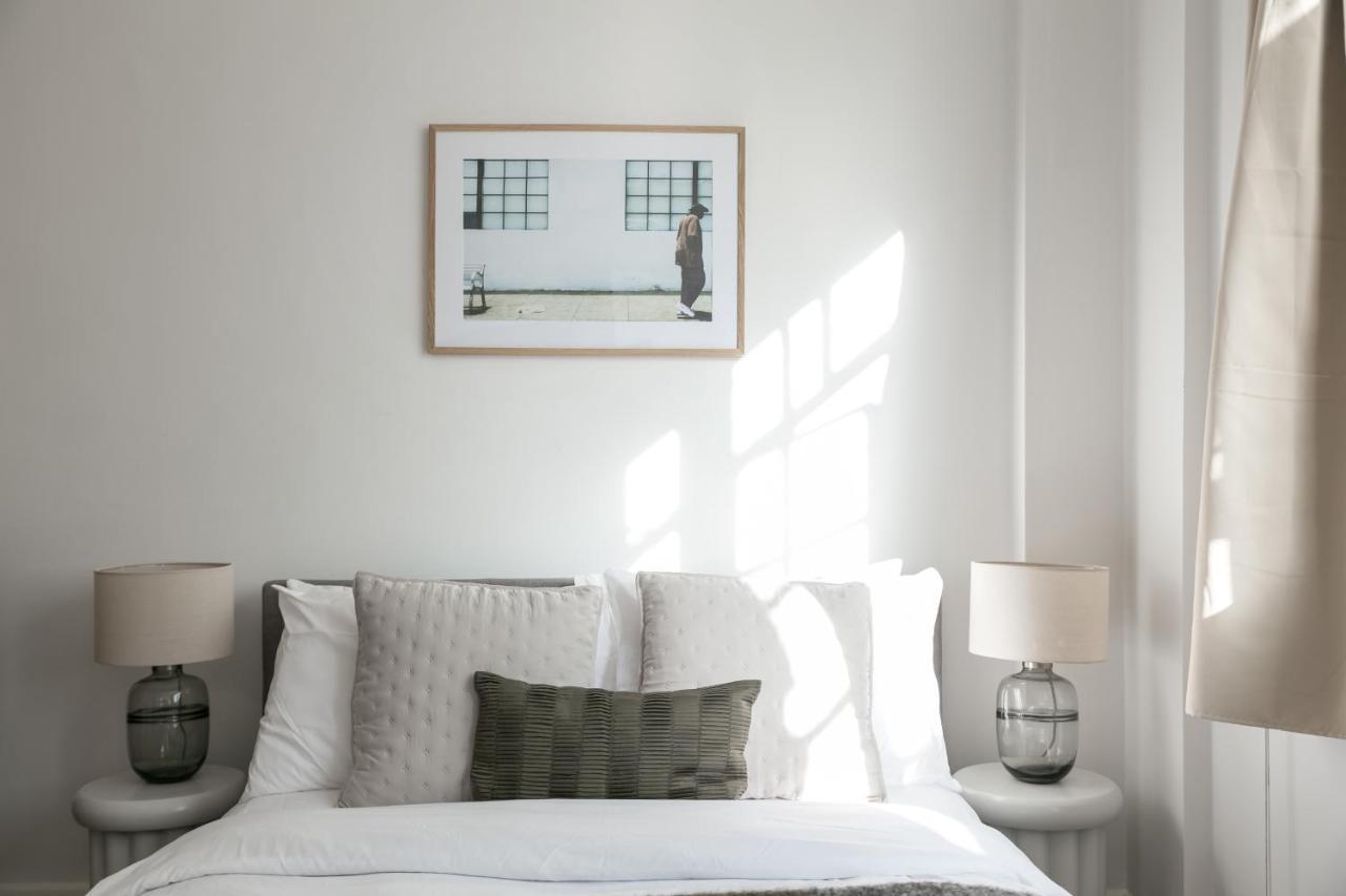 Beautifully Presented Centrally Located * London