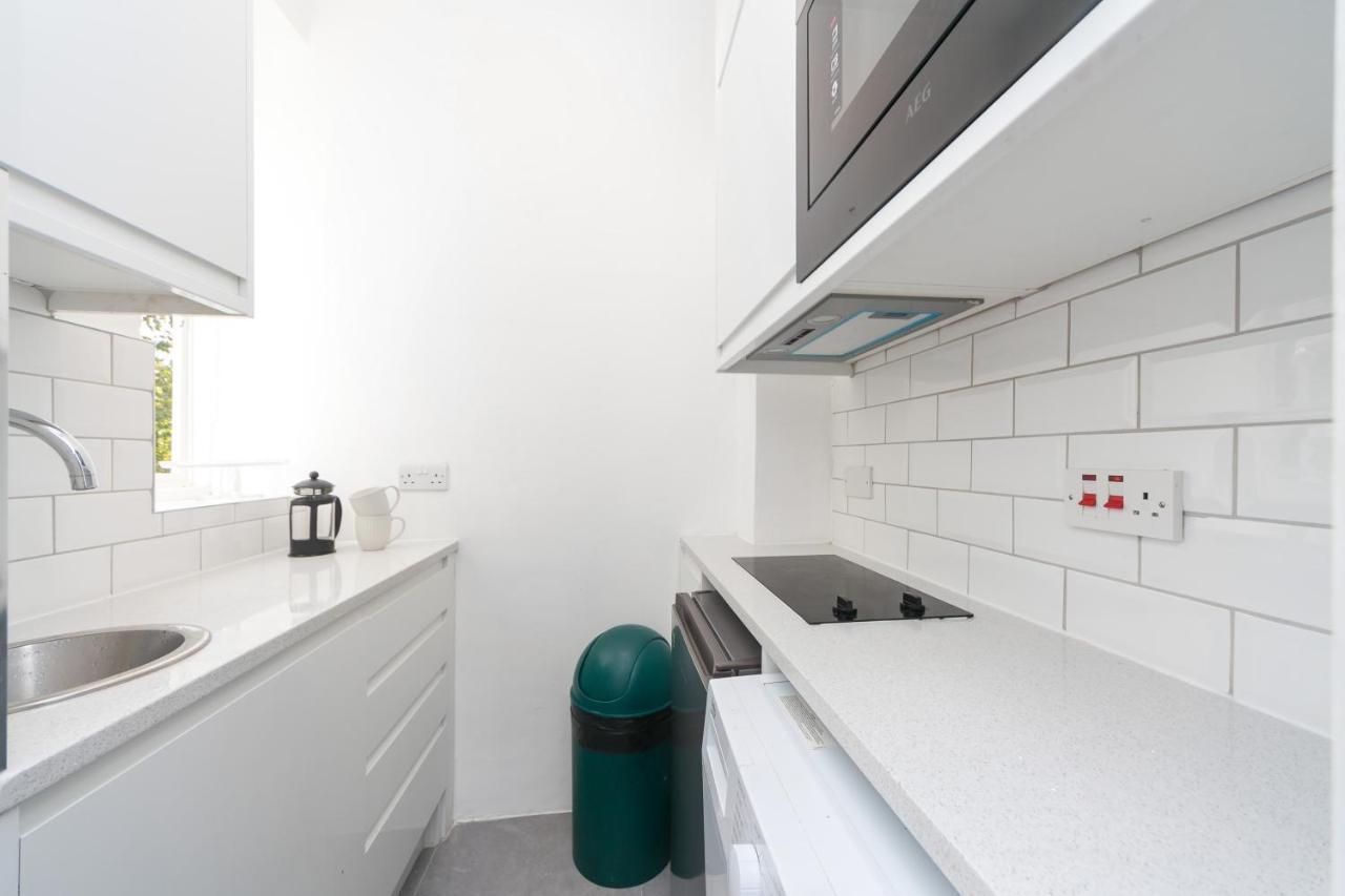 Beautifully Presented Centrally Located Apartment London