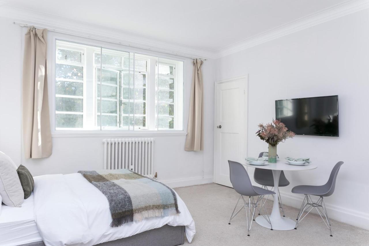 Apartment Beautifully Presented Centrally Located *