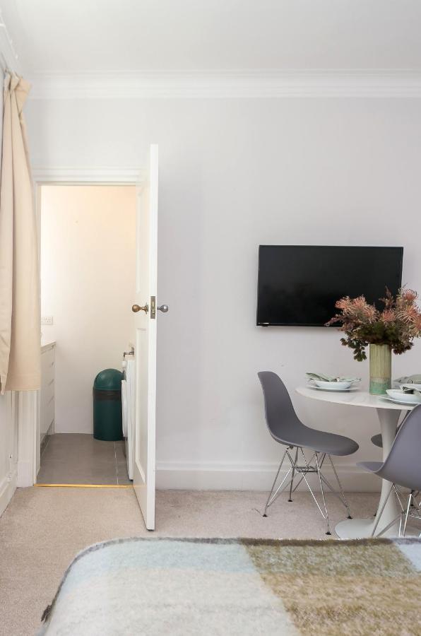 Beautifully Presented Centrally Located