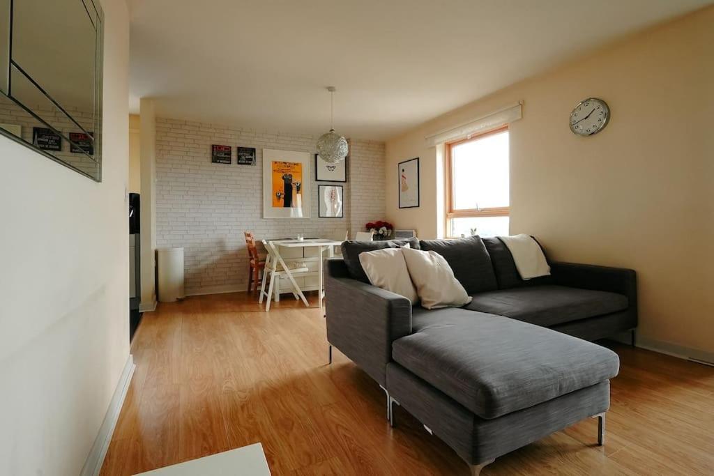 Luxurious Floor 2 Bedroom By Westfield And Abba! * London