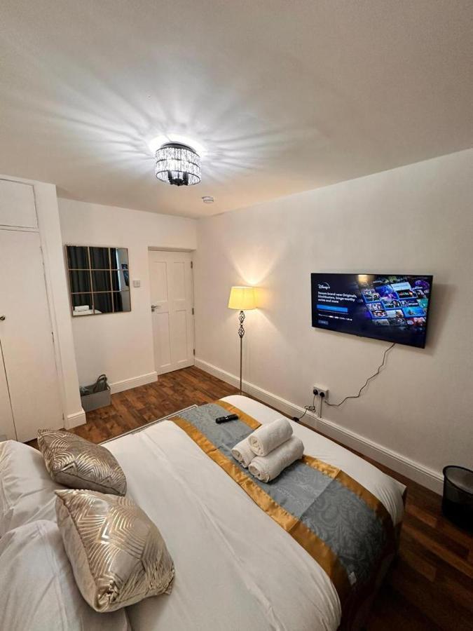 Luxury In Prime Location Apartment *