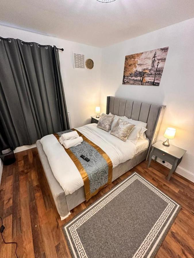 Luxury In Prime Location Apartment