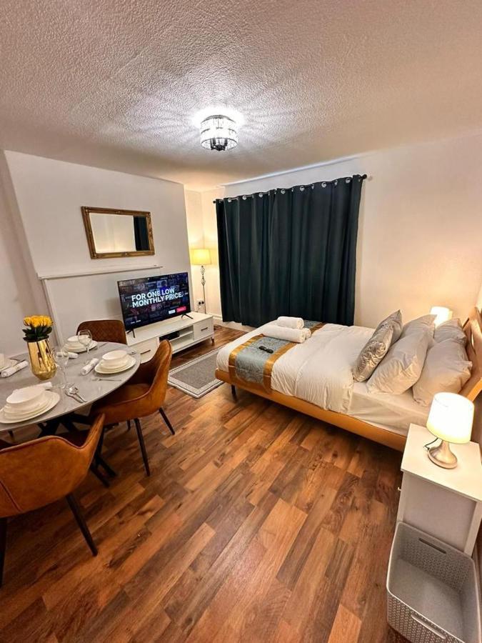 Luxury In Prime Location Apartment