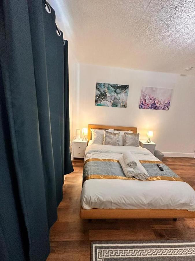 Luxury In Prime Location *