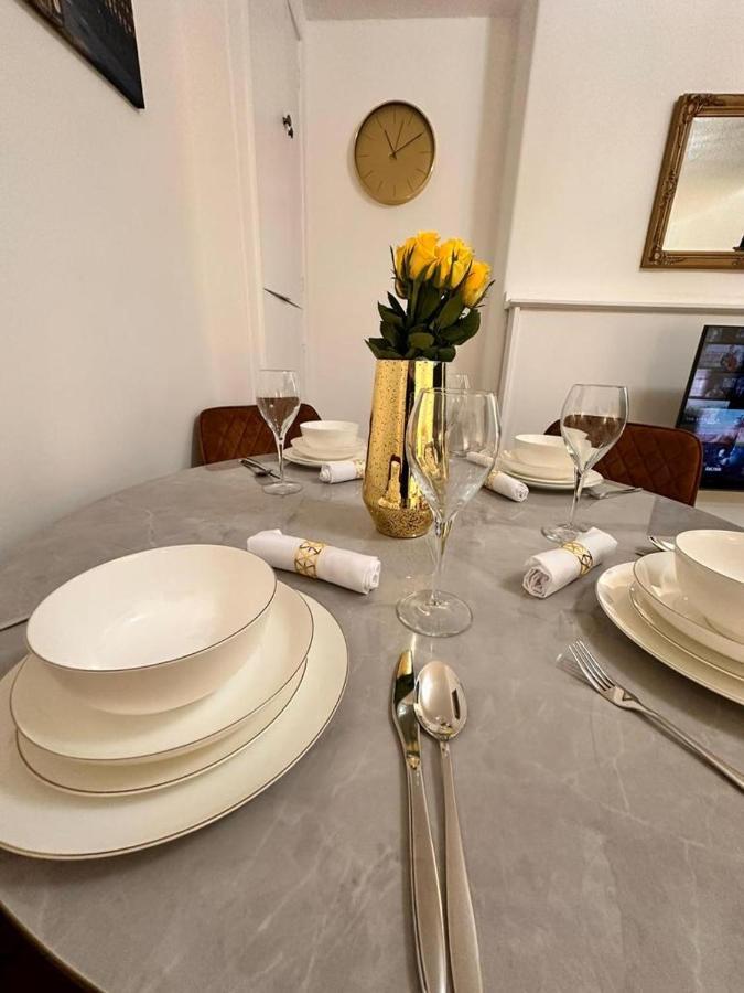 Luxury In Prime Location *