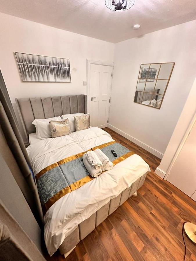 Luxury In Prime Location Apartment *