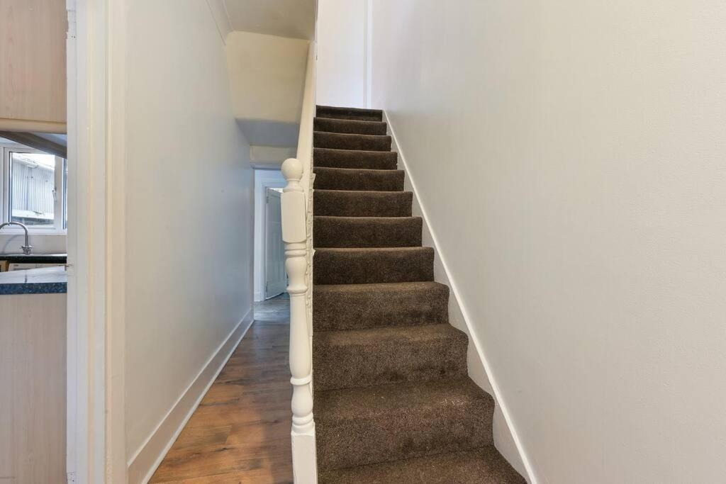Cosy 3 Bed In Colliers Wood Сasa de vacaciones