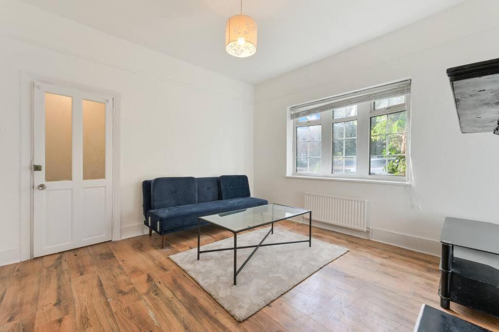 Cosy 3 Bed In Colliers Wood Londres