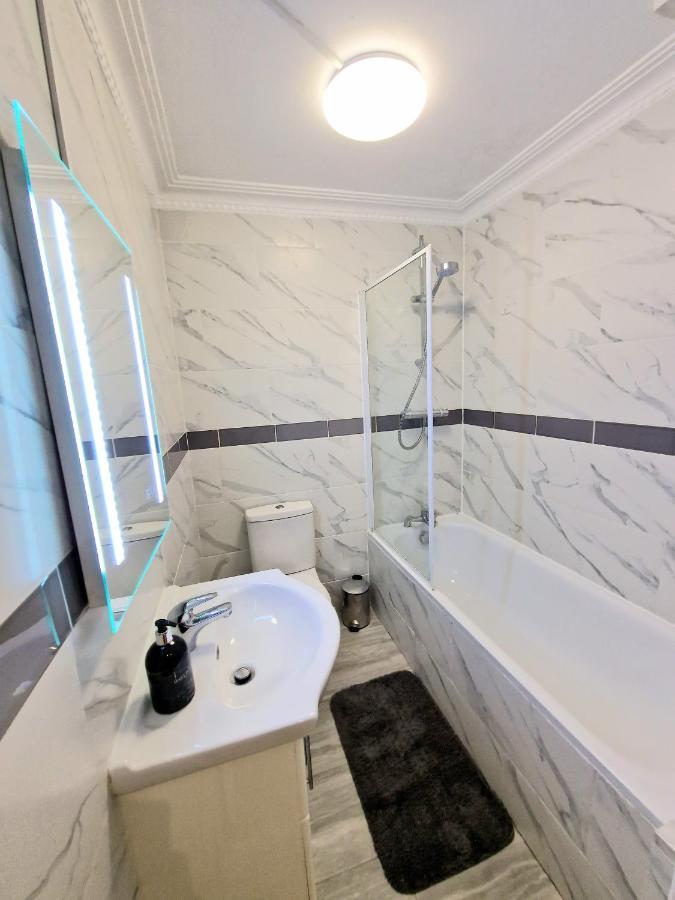 Apartamento Cosy In Kensington - Great Location! 3 Minutes Walk To Earl's Court Station Londres