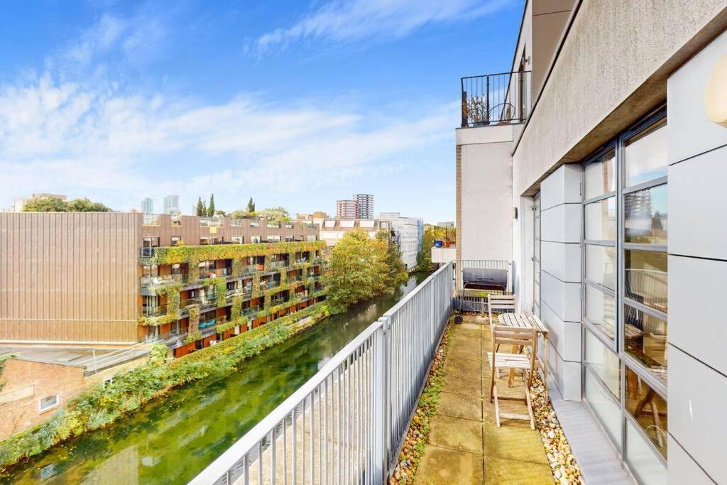 Stunning 1bed Flat With Balcony - 5 Mins To Station Appartement