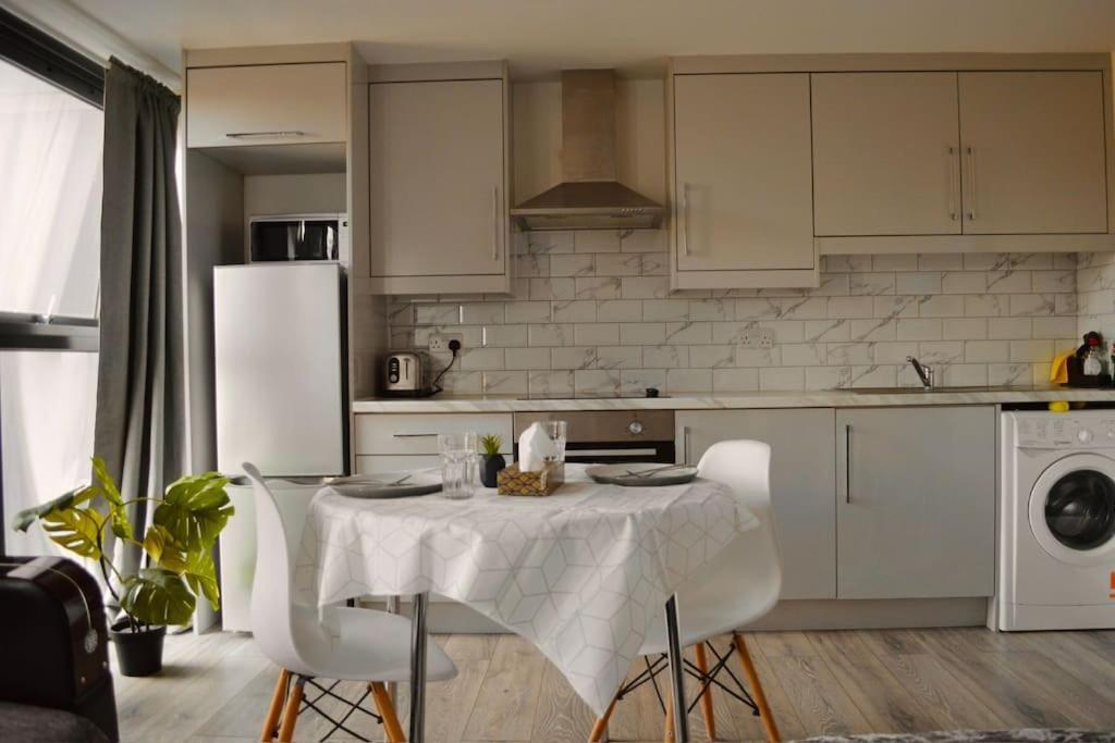 9b - The Bricklane Artistic Studio Apartment London