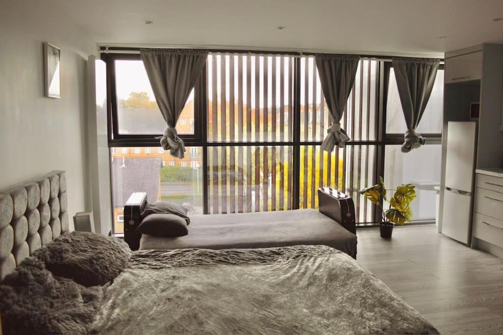 9b - The Bricklane Artistic Studio Apartment London