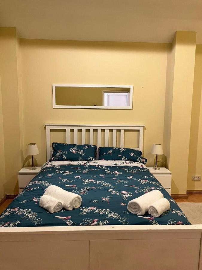 2 Bedroom Flat In Leicester Square Apartment London
