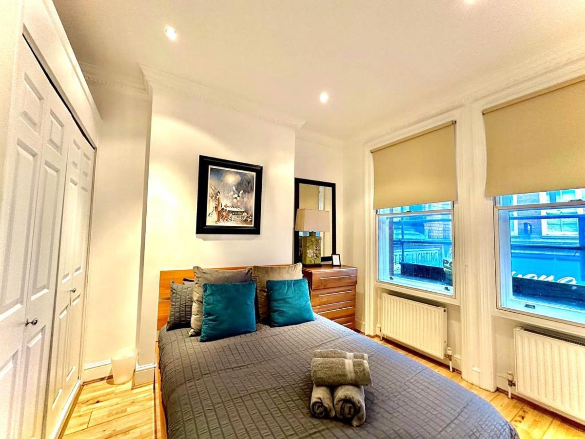 Alluring 2-bed, 2-bath Flat On High Street Kensington, Near Kensington Palace London