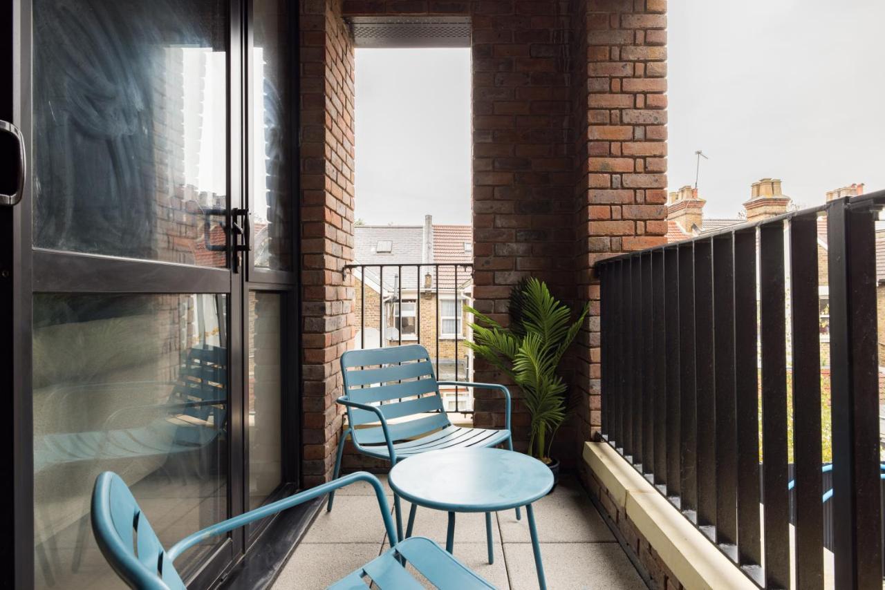 The Wembley Hideout - Stylish 2bdr Flat With Balcony Apartamento