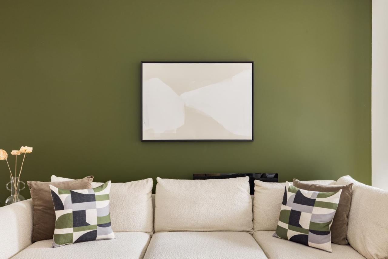The Wembley Hideout - Stylish 2bdr Flat With Balcony Apartamento