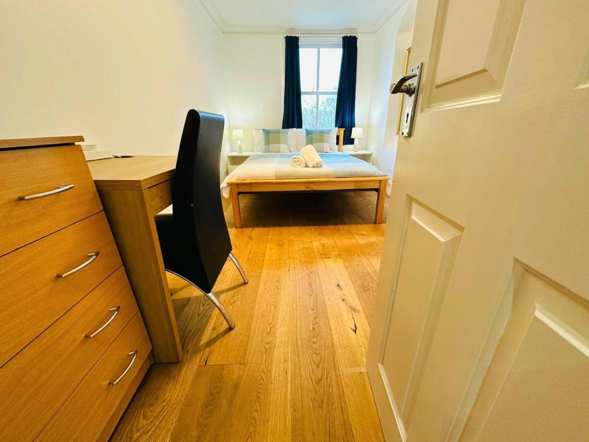 Apartamento Cosy In Kensington - Great Location! 3 Minutes Walk To Earl's Court Station Londres